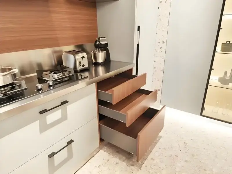 慕新不銹鋼定制家居：整體櫥柜的耐用性優(yōu)勢(shì)解析