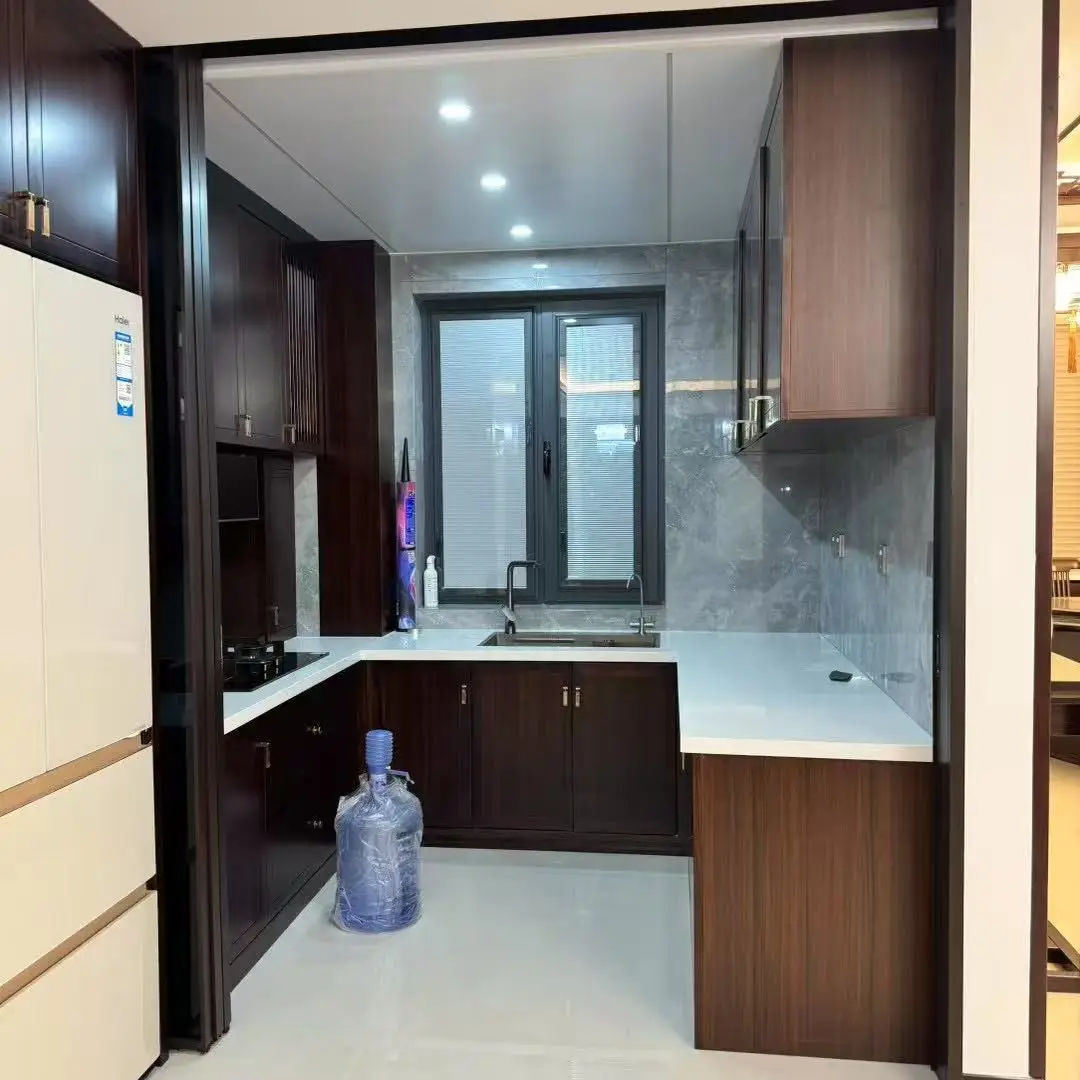 盤點(diǎn)定制化實(shí)木櫥柜生產(chǎn)廠，哪家性價(jià)比高？